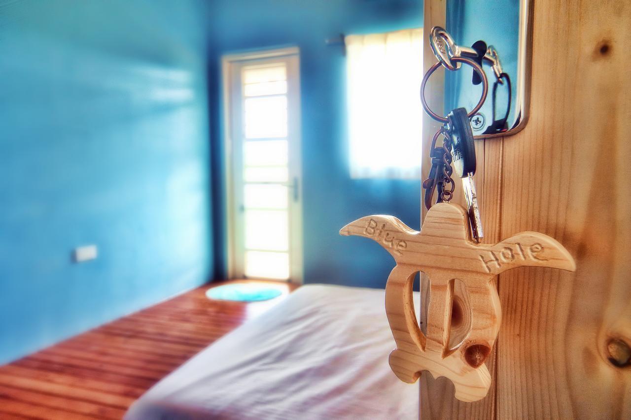 Bed and Breakfast 藍洞潛水Blue Hole Dive Center à Heng-ch'un Extérieur photo